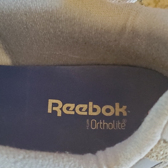 Classic Reebok Sneakers - Picture 7 of 8
